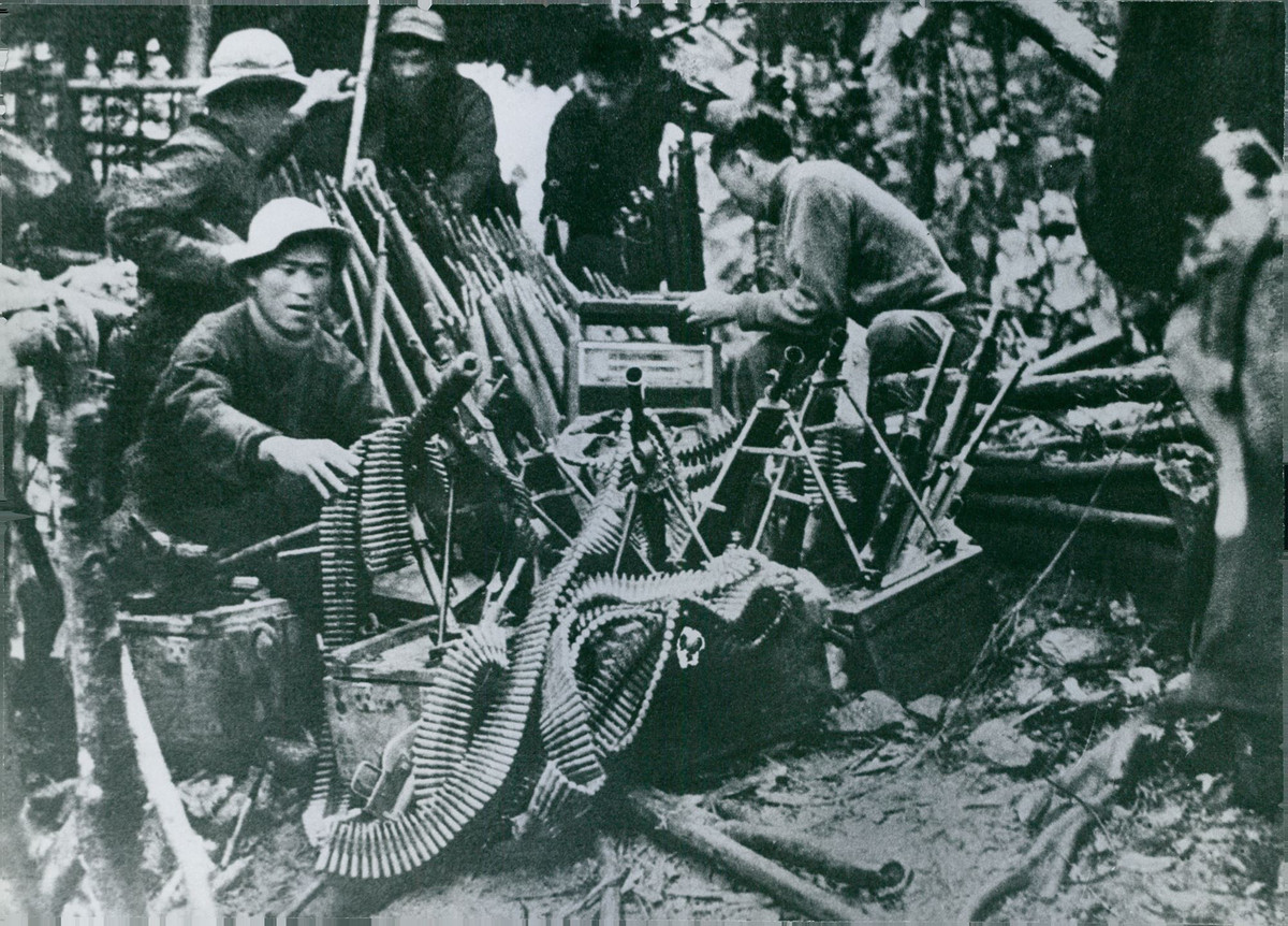 Lực lượng Giải phóng bên các vũ khí thu được từ quân Mỹ, 1967.