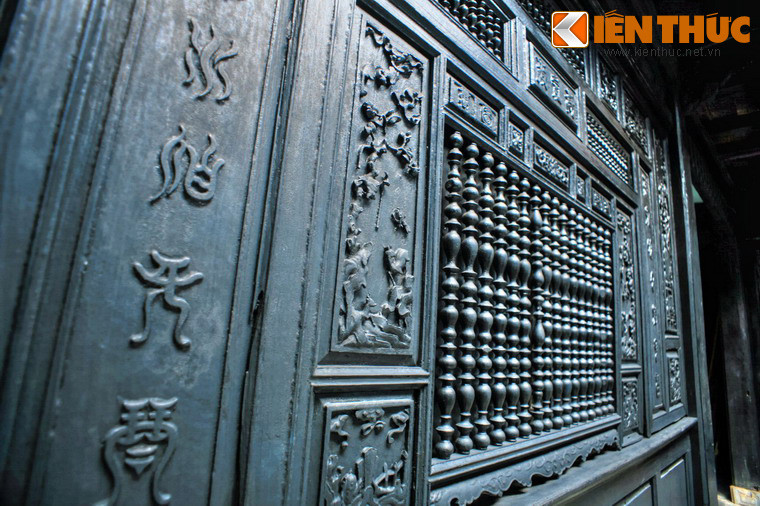 Toàn bộ phần kiến trúc gỗ của nhà cổ Quân Thắng được chế tác rất tinh tế, sinh động với những họa tiết đậm nét văn hóa Trung Hoa, có thể coi là những tuyệt tác điêu khắc gỗ của phố cổ Hội An.