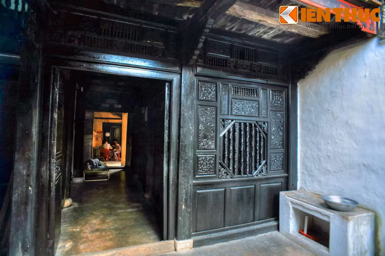 Gian nhà phía trong dành cho các thành viên trong gia đình, và cuối cùng là nhà bếp và kho chứa vật dụng.