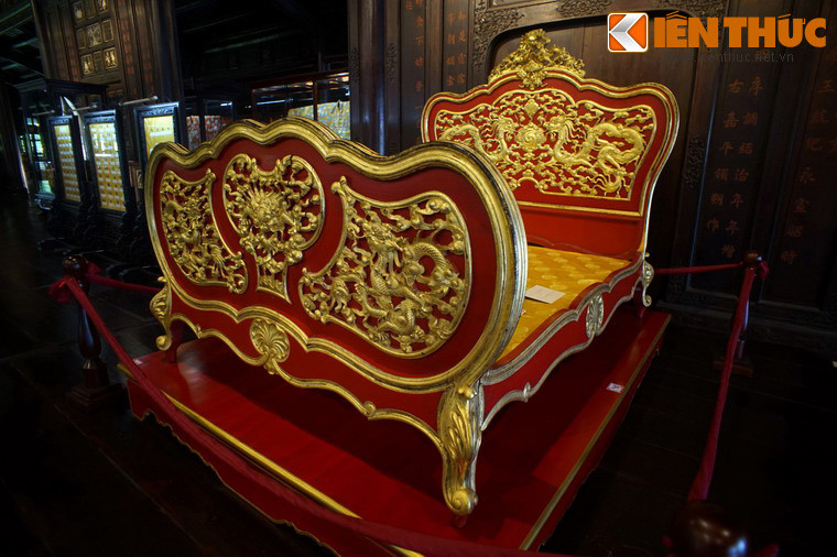 Phần lớn các hiện vật trong Bảo tàng đã được hội Đô Thành Hiếu Cổ sưu tập và tàng trữ từ năm 1913. Sau các biến cố lịch sử, số cổ vật không còn nguyên vẹn như xưa. Hiện tại Bảo tàng có khoảng 700 hiện vật được trưng bày thường xuyên, một số trong đó từng được các vị vua sử dụng.