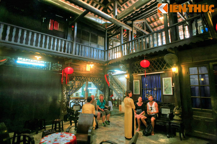 Trong đó, phần mái nhà ở gian giữa có bốn hướng gọi là mái “tứ hải” là kiểu kiến trúc Nhật Bản.