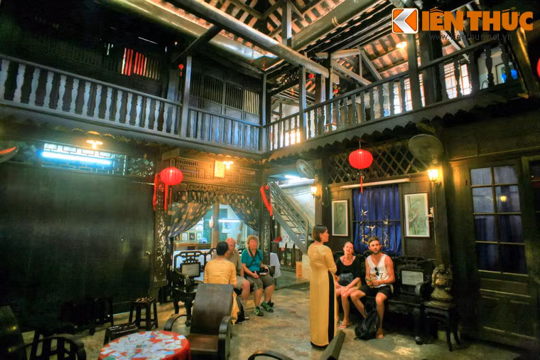 Trong đó, phần mái nhà ở gian giữa có bốn hướng gọi là mái “tứ hải” là kiểu kiến trúc Nhật Bản.