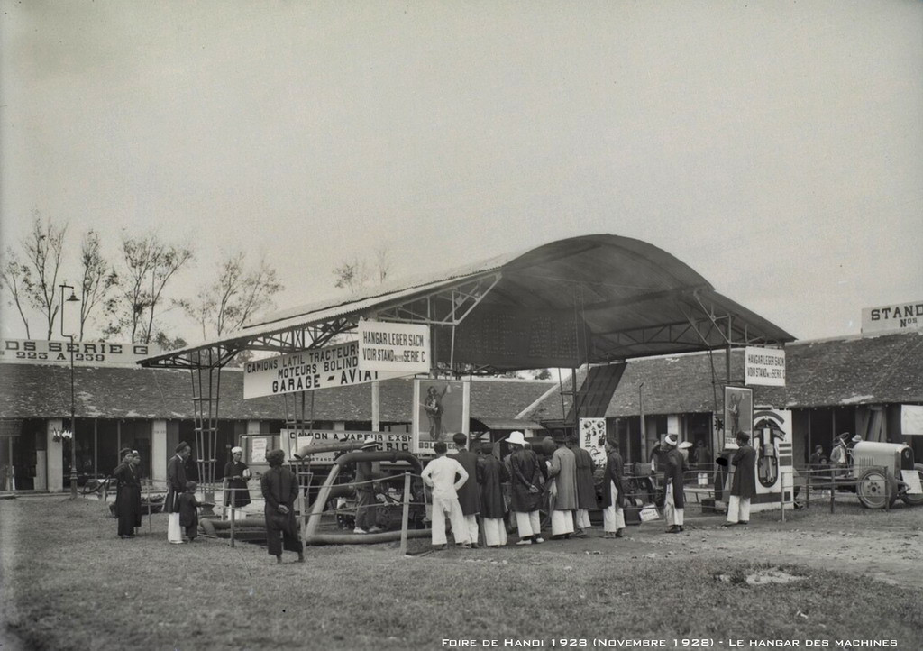 Gian trưng bày sản phẩm cơ khí.