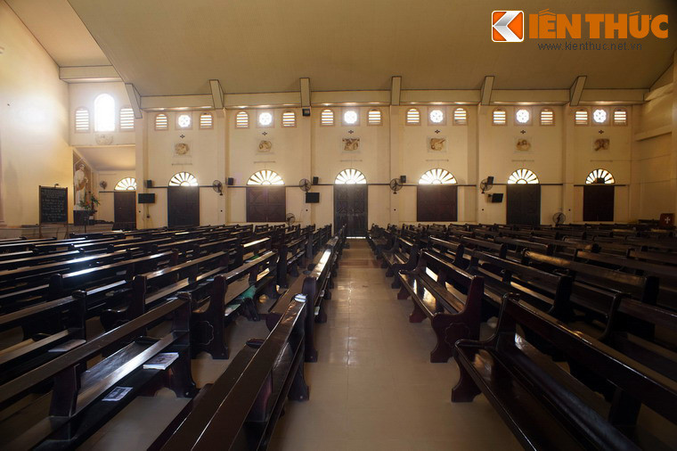 Sau trùng tu, sức chứa của thánh đường được tăng lên đáng kể, với những hàng ghế đáp ứng được khoảng 500 giáo dân.