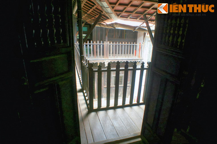 Trong quá khứ, trải qua thời gian dưới tác động bởi các yếu tố bất lợi của tự nhiên, ngôi nhà 80 Trần Phú từng bị xuống cấp nặng.