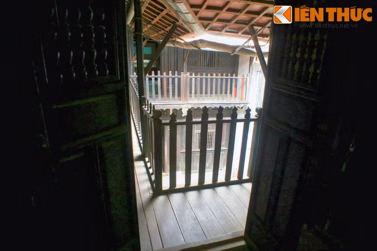 Trong quá khứ, trải qua thời gian dưới tác động bởi các yếu tố bất lợi của tự nhiên, ngôi nhà 80 Trần Phú từng bị xuống cấp nặng.