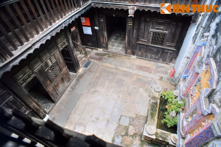 Với vẻ đẹp kiến trúc hiếm có và bộ sưu tập cổ vật quý giá, Bảo tàng Gốm sứ Mậu dịch - nhà cổ 80 Trần Phú là một điểm tham quan không thể bỏ qua của du khách ở phố cổ Hội An.