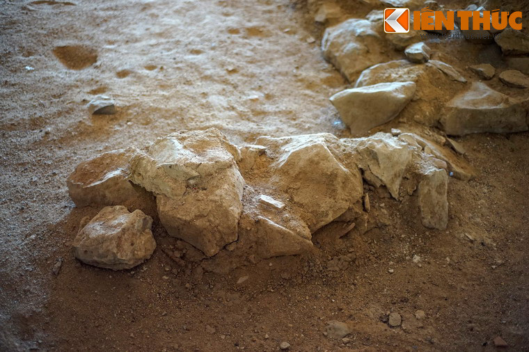 Đặc biệt, thành An Thổ còn là nơi sinh của đồng chí Trần Phú – Tổng bí thư đầu tiên của Đảng Cộng sản Việt Nam. Từ năm 1901-1906, ông Trần Văn Phổ, thân phụ của đồng chí Trần Phú được cử vào Phú Yên giữ chức Giáo thụ tại phủ Tuy An. Ông đã đưa cả gia đình vào thành An Thổ.