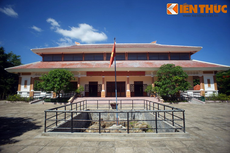 Công trình ở trung tâm thành là tòa công đường – đầu não điều hành mọi hoạt động của thành An Thổ. Khu vực này ngày nay là nhà trưng bày di tích.