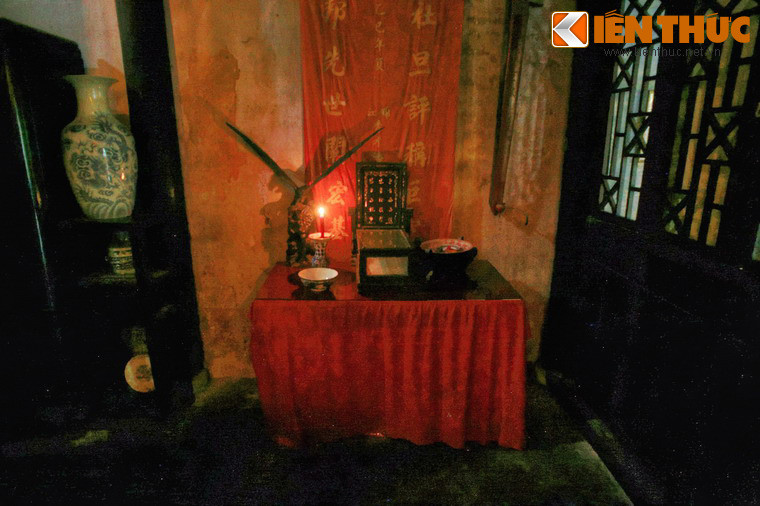 Hàng năm, vào ngày giỗ của dòng họ, tất cả bà con họ Trần lại tụ tập lại ở ngôi nhà cổ 200 tuổi, cùng nhau hương khói để tỏ lòng biết ơn tổ tiên.