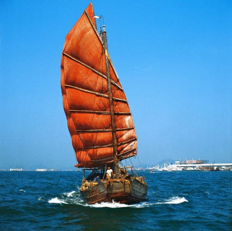 Thuyền về cảng, 1978. Ảnh: Keith Macgregor.