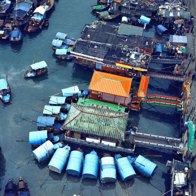 Một góc cảng Aberdeen, Hong Kong năm 1975. Ảnh: Keith Macgregor.