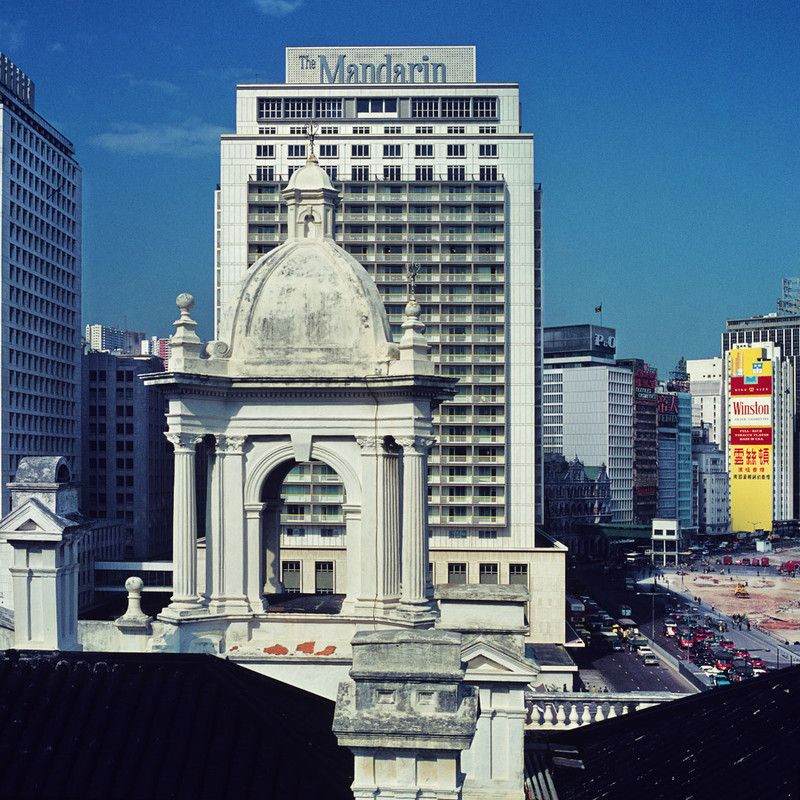 Khách sạn Mandarin nhìn từ sân thượng Câu lạc bộ Hong Kong cũ, 1975. Ảnh: Keith Macgregor.