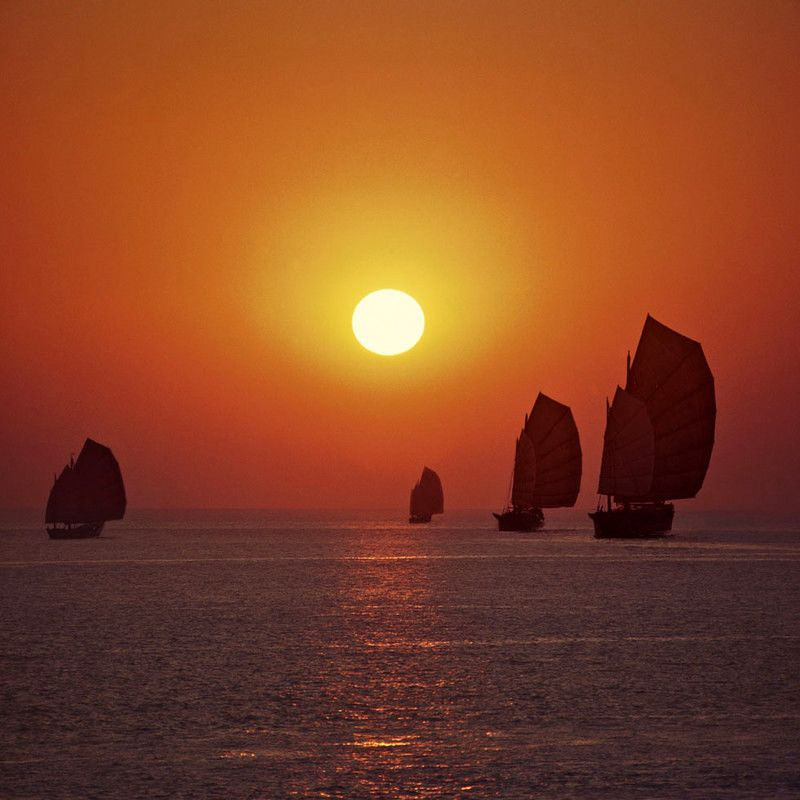 Những con thuyền trong hoàng hôn, 1977. Ảnh: Keith Macgregor.