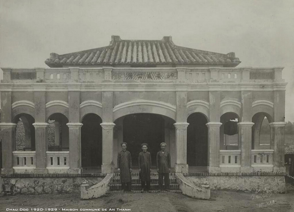 Nhà cộng đồng ở làng An Thạnh, tỉnh Châu Đốc (nay là phường An Thạnh, thị xã Hồng Ngự, Đồng Tháp). Ảnh tư liệu.