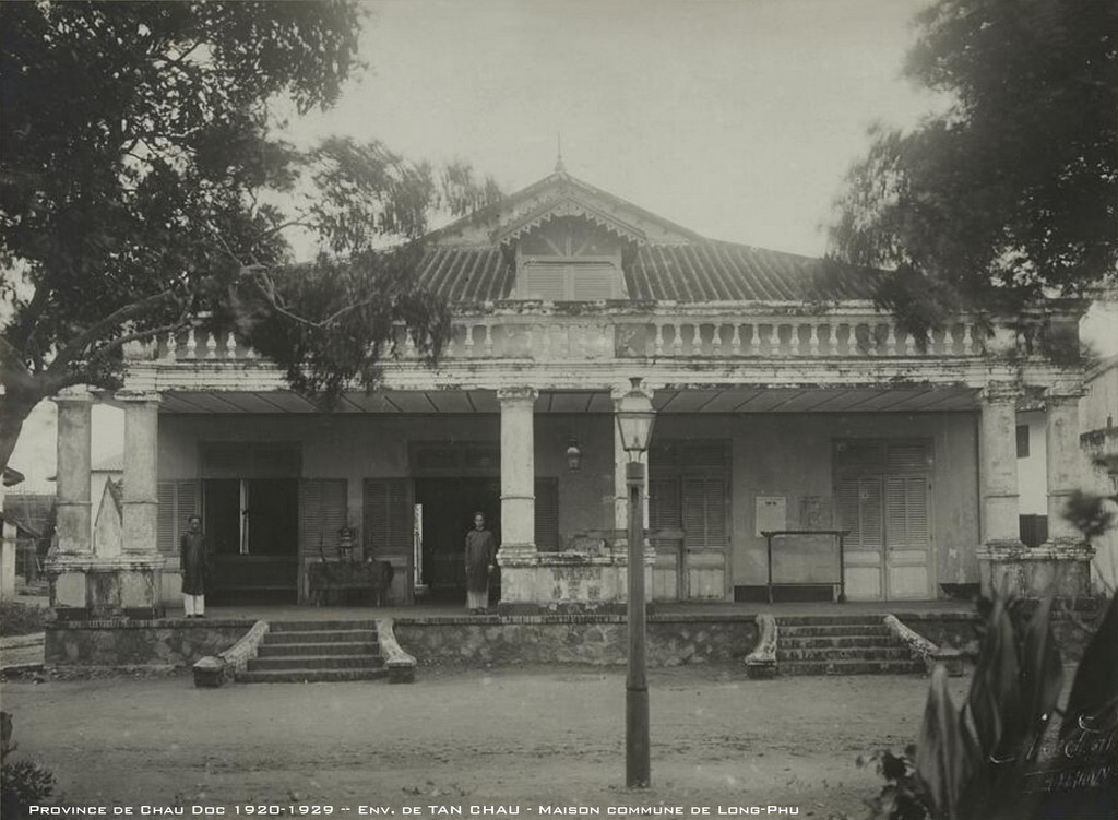 Nhà cộng đồng ở làng Tân Phú (nay là phường Tân Phú, thị xã Tân Châu, An Giang). Ảnh tư liệu.