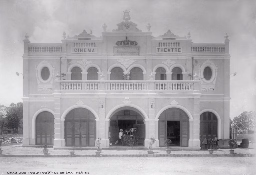 Rạp chiếu bóng ở Châu Đốc. Ảnh tư liệu.