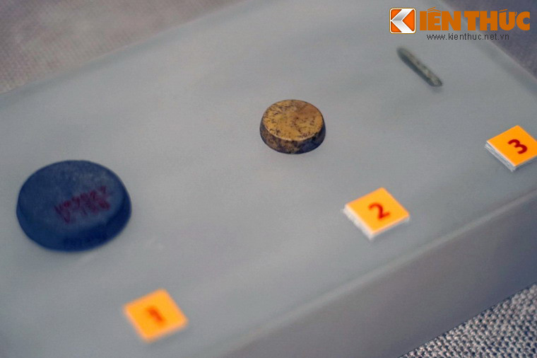 Về xuất xứ tên gọi, di chỉ Phùng Nguyên được lấy làm tên xác lập cho nền văn hóa Phùng Nguyên tọa lạc tại xã Kinh Kệ, huyện Lâm Thao, tỉnh Phú Thọ. Ảnh: Lõi vòng và mũi khoan thuộc văn hóa Phùng Nguyên.