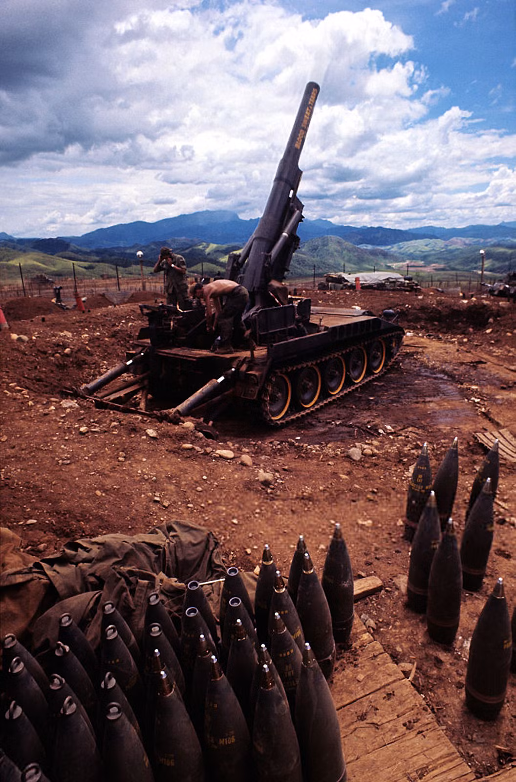 M107 là loại pháo bắn xa nhất của quân đội Mỹ thời chiến tranh Việt Nam, với tầm bắn 32,7 km.