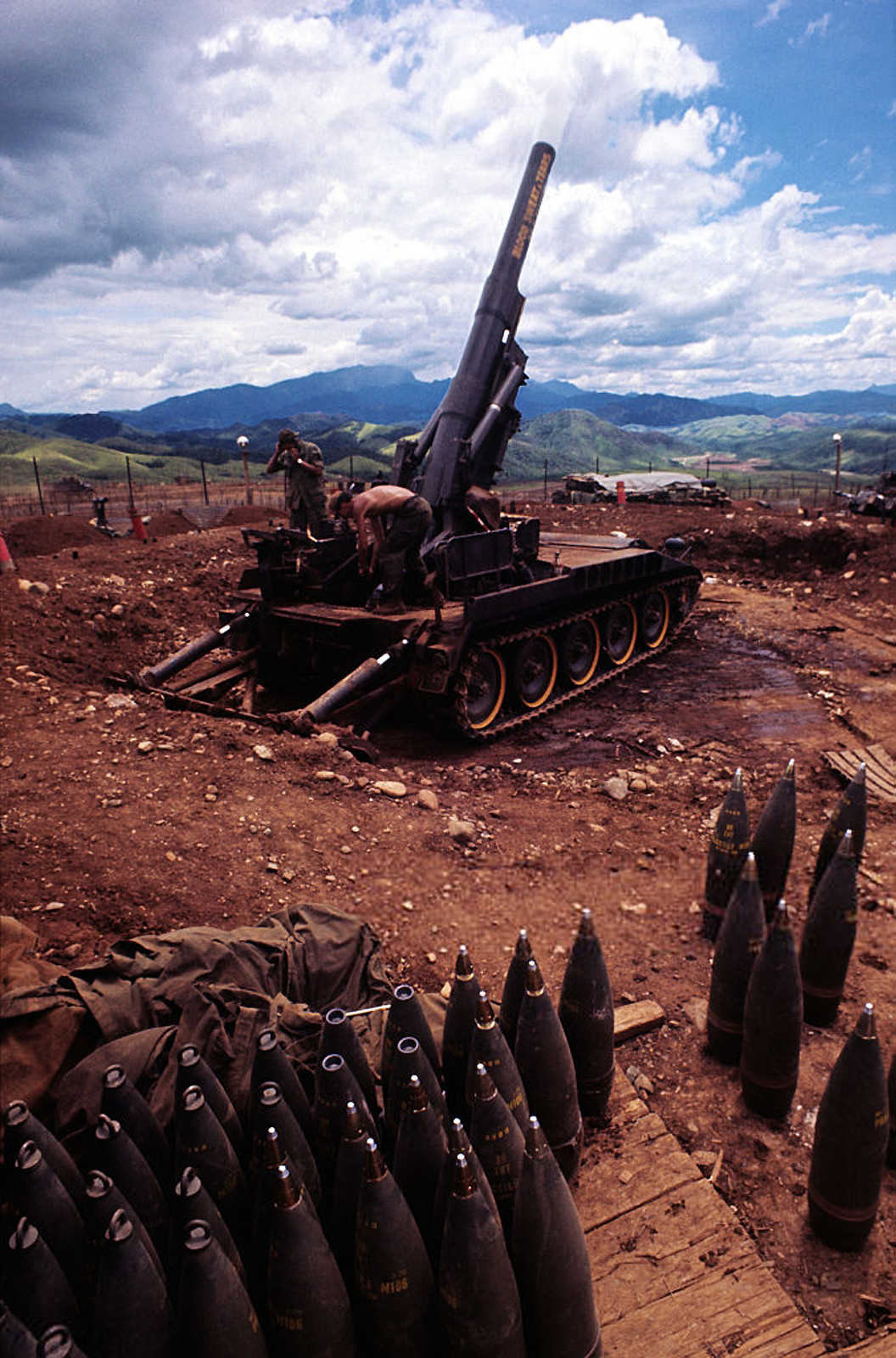 M107 là loại pháo bắn xa nhất của quân đội Mỹ thời chiến tranh Việt Nam, với tầm bắn 32,7 km.