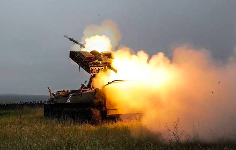 Mặc dù tốc độ phản công của Quân đội Nga đã chậm lại, nhưng họ vẫn giữ thế chủ động trên toàn tuyến chiến trường. Ảnh: TASS.