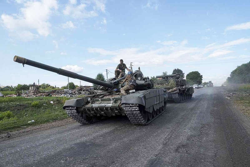 Tại khu vực Sudzhansky, Quân đội Nga đã đẩy lùi Lữ đoàn 41 của Ukraine khoảng 1,5 km trong 5 ngày, dọc theo chiến tuyến rộng 7 km gần Volokonsk và Nechayev. Quân đội Ukraine đã đào chiến hào trong khu vực rừng, làm chậm đáng kể tiến độ của Quân đội Nga. Ảnh: AP.