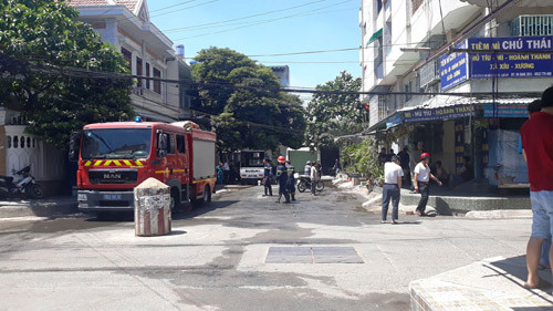 TP HCM: Cháy chung cư Hà Kiều, cư dân tháo chạy tán loạn - Hình 2 TP HCM: Chay chung cu Ha Kieu, cu dan thao chay tan loan-Hinh-2