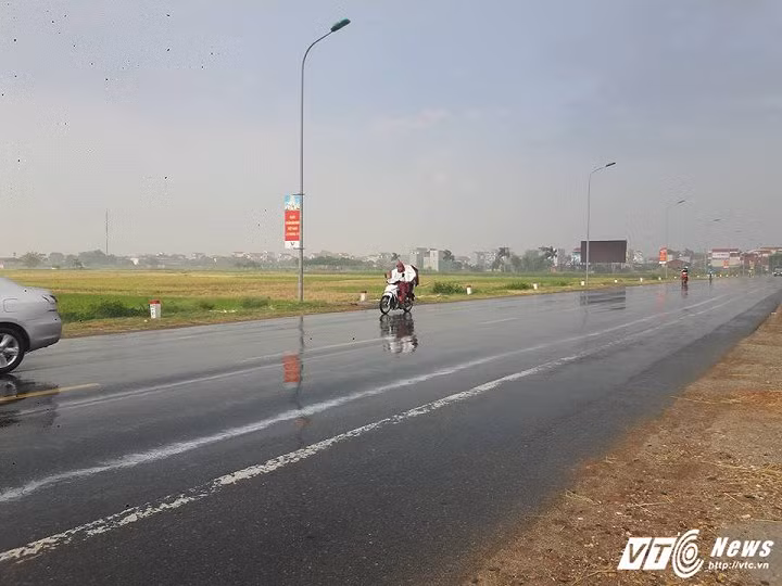 "Mua vang" trut xuong Ha Noi sau nhung ngay nang nong khung khiep-Hinh-4