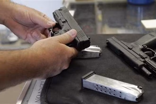 Các chuyên gia phát hiện từ năm 2002 - 2014, 53% trẻ em tử vong vì súng đạn trong các vụ án mạng, 38% là tự sát và số còn lại bị thương vong trong các tai nạn, sự cố ngoài ý muốn.