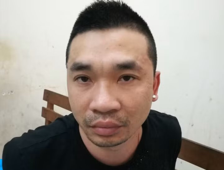 Hoàng "béo" (Văn Kính Dương) khai mẻ thuốc lắc đầu tiên được nhóm này sản xuất tại biệt thự trên, được khoảng 10 kg và tung ra thị trường.