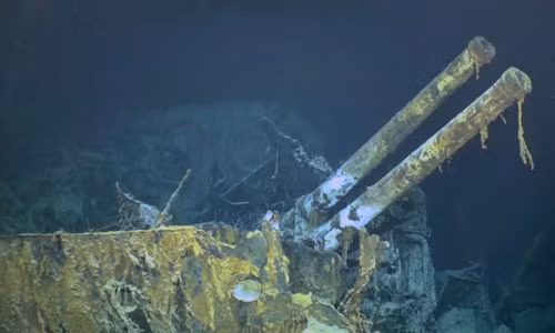 Tàu IT Artigliere bị hư hại trong trận Cape Passer năm 1940. Đây là cuộc chiến giữa Hải quân Anh và Hải quân Hoàng gia Italy.