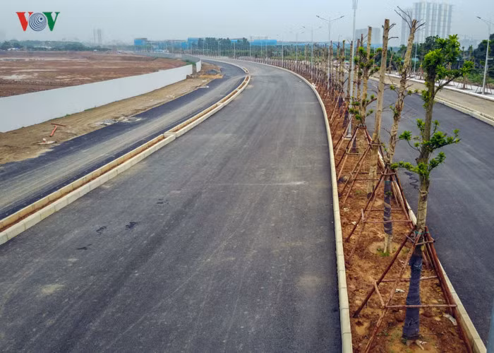 Dự án được triển khai theo hình thức BT, bao gồm hạng mục xây dựng 2 tuyến đường có chiều dài hơn 3,7 km đường và 1 nút giao hiện đại.