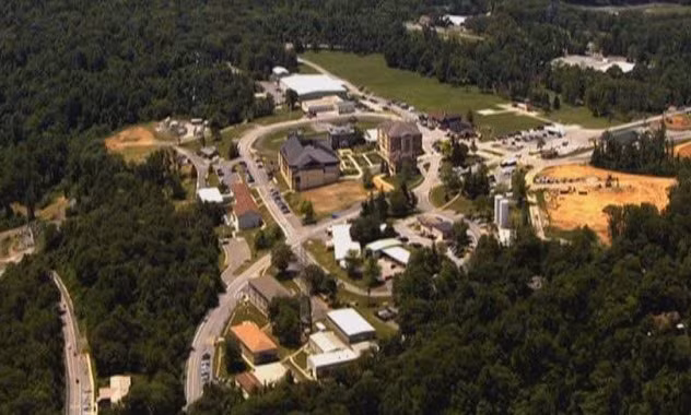 Mount Weather hay còn được biết đến với tên gọi Trung tâm Tác chiến khẩn cấp của Cơ quan điều hành tình trạng khẩn cấp toàn liên bang (FEMA - Federal Emergency Management Authority) là một tổ hợp hầm trú ẩn cực kỳ bí mật nằm sâu dưới mặt đất.