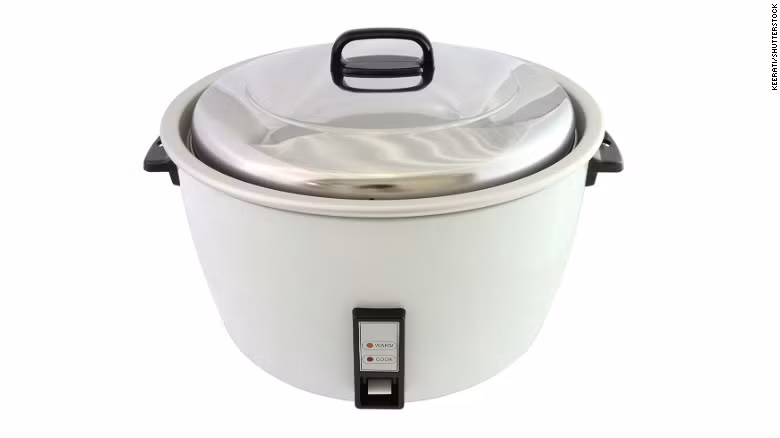 Vào năm 1955, công ty điện tử Toshiba đã ra mắt nồi cơm điện đầu tiên trên thế giới.