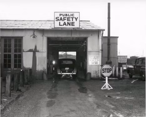 Do là nơi Mỹ chế tạo bom nguyên tử nên Oak Ridge còn được biết đến với biệt danh "thành phố bí mật" hay "thành phố bom hạt nhân".