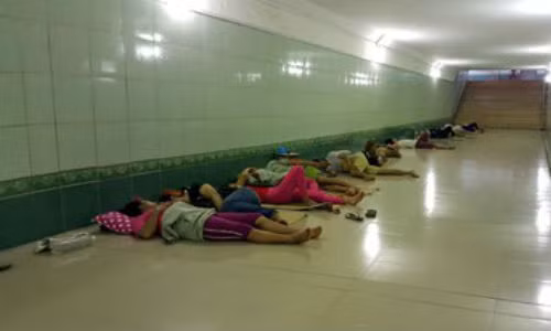 Đó là lý do gần một tuần nay, rất đông người xuống đây nghỉ trưa.