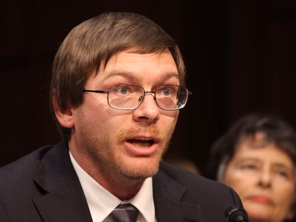 Năm 1996, Damon Thibodeaux bị kết án oan vì tội cưỡng hiếp và sát hại cô em họ Crystal (14 tuổi). Sau cùng, Thibodeaux bị kết án tử hình vì tội danh mà bản thân không hề gây ra.