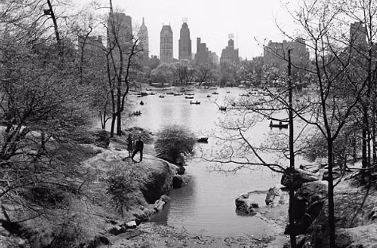 Một góc công viên Central Park nổi tiếng ở New York, Mỹ năm 1947. Đây là một trong những công viên đô thị lớn nhất thế giới.