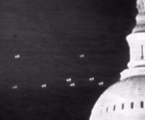 UFO xuất hiện ở thủ đô Washington DC năm 1952 đã trở thành chủ đề thu hút sự quan tâm của công chúng.