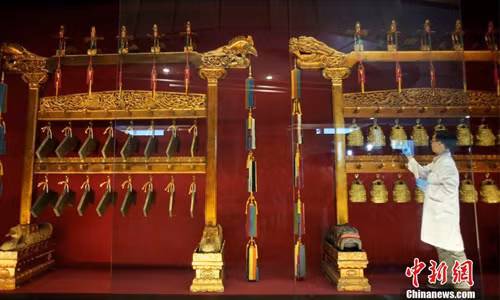 Nhiều báu vật giá trị bằng đồng cũng được giới thiệu đến công chúng trong buổi triển lãm này.