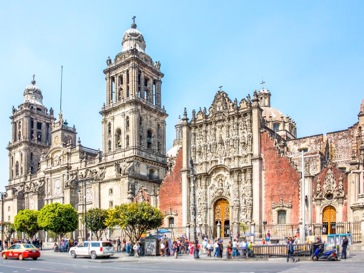 Mexico City, Mexico nổi tiếng với nhiều nhà hàng hấp dẫn như El Moro Churreria, Parian Condesa.