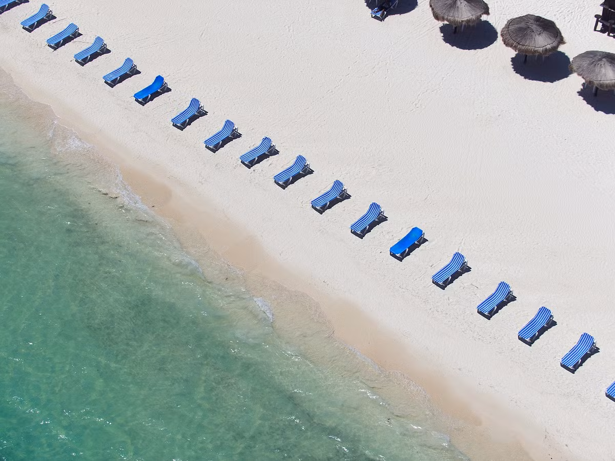 Là những người thích đi du lịch một mình, Cancun ở Mexico là một thành phố lý tưởng để lựa chọn. Khi đến đây, du khách có thể thưởng thức nhiều món ăn ngon, những món đồ lưu niệm tuyệt đẹp hay triển lãm nghệ thuật dưới nước.