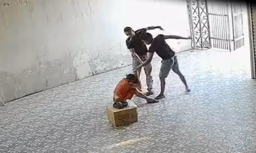 Con do o Nghe An ngang nhien xong vao nha danh nu gia chu