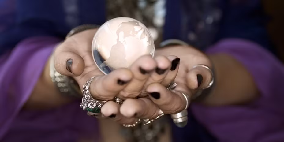 Vào năm 1965, Jeane Dixon đưa lời tiên đoán chính xác về cái chết của mục sư Martin Luther King. Đến năm 1968, lời tiên tri của bà trở thành sự thật khiến mọi người kinh ngạc.