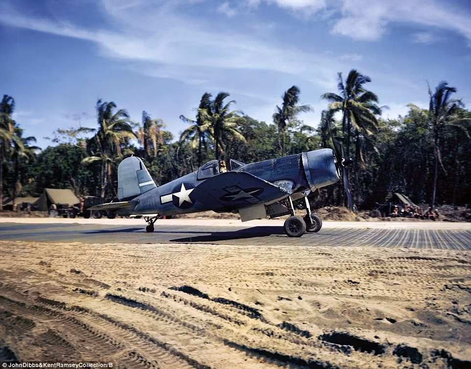 Máy bay quân sự của Mỹ được triển khai tại Torokina Field, Bougainville Island, in Papua New Guinea tháng 12/1943.