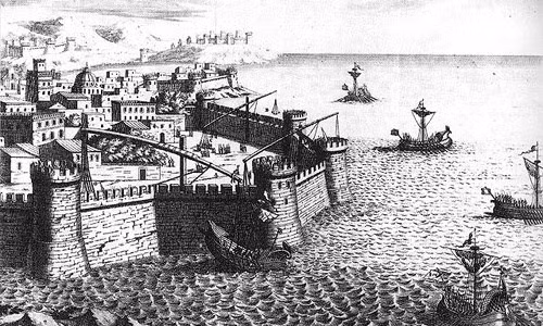 Acsimet còn được biết đến với phát minh độc đáo là móc Acsimet. Theo các ghi chép lịch sử, vũ khí này là một cần trục lớn có gắn một chiếc móc hàm khổng lồ. Khi chiến thuyền La Mã tiến sát đê biển, móc Acsimet sẽ được thả xuống để quặp vào thuyền địch rồi nhấc bổng chúng lên khỏi mặt nước. Khi bị thả trở lại biển, những chiến thuyền trên sẽ bị lật úp hoặc va chạm mạnh với mặt nước rồi vỡ tan. Các thủy thủ trên tàu bị văng ra bên ngoài.