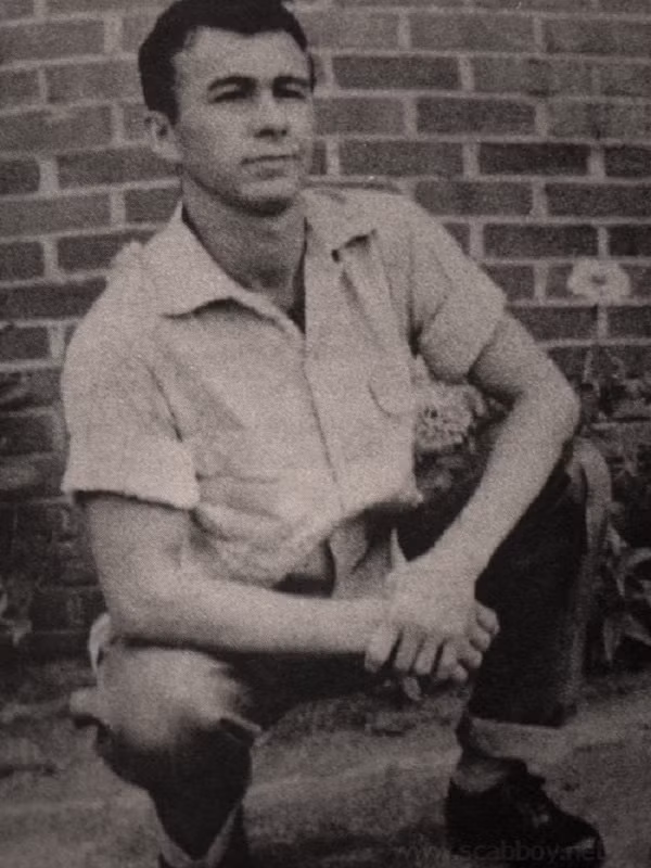 Donald Henry Gaskins là kẻ sát nhân hàng loạt bị kết án tử hình năm 1976 vì giết hại 13 người, trong đó có một phụ nữ đang mang thai. Tuy nhiên, về sau gã tử tù này được giảm án xuống còn tù chung thân.