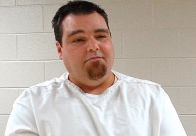 Buổi tử hình tử tù Christopher Newton, 37 tuổi, nặng 120 kg, bằng cách tiêm thuốc độc diễn ra trong gần 2 giờ đồng hồ. Nguyên nhân là vì các nhân viên thi hành án không thể nào tìm được mạch máu của tử tù để tiêm một mũi thuốc độc cũng như giữa chừng Christopher còn xin đi vệ sinh.