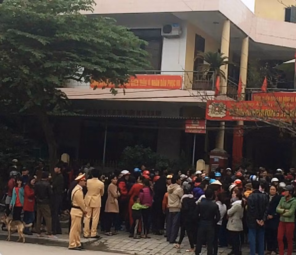 Tam giu hai doi tuong no sung uy hiep dan Thanh Hoa doi bien