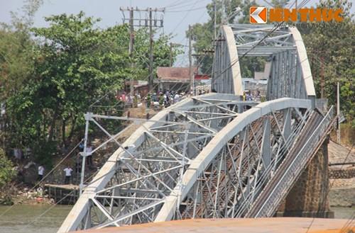 Sa lan tong sap cau Ghenh: Bao dong QL phuong tien thuy long leo-Hinh-2